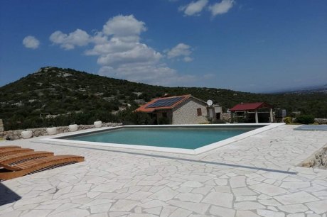 Maison de vacances isolée Villa Kornati Pašman avec piscine